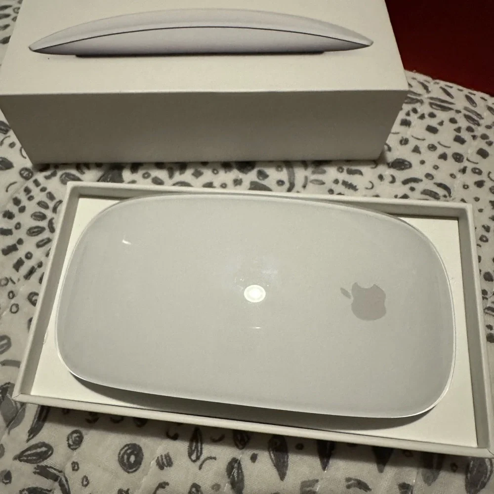 Apple Magic Mouse 2 - MLA02LL/A - Model A1657